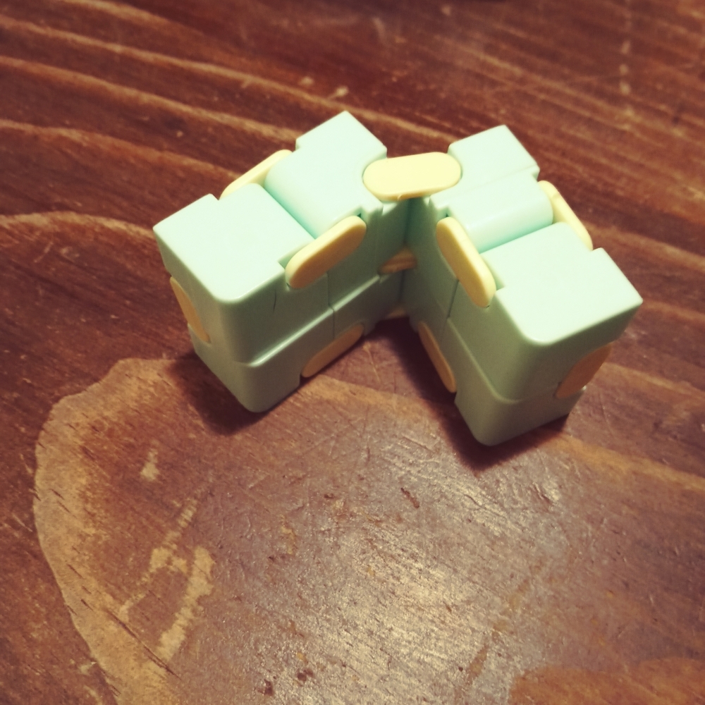 Fidget - Picture 5 of 7